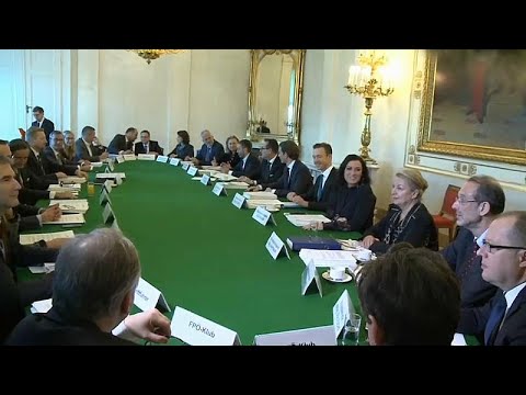 النمسا تتجه للانسحاب من اتفاق عالمي للهجرة