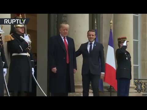 لحظة استقبال الرئيس الفرنسي لدونالد ترامب في قصر الإليزيه