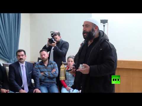 الأسد يحتسي قهوة النصر مع مختطفي السويداء المحررين