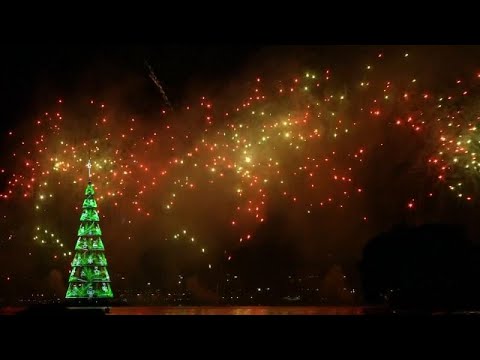 شجرة عيد الميلاد العائمة تعود مرة أخرى إلى البرازيل