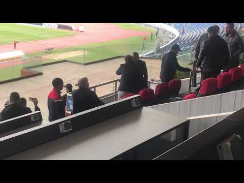 شاهد البنزرتي يُتابع مباراة الوداد ضد الدفاع الجديدي من المدرجات