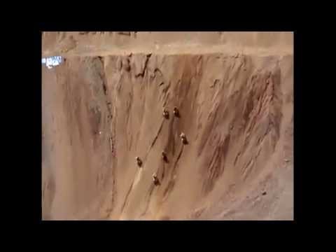 بالفيديو أخطر سباق للدراجات النارية