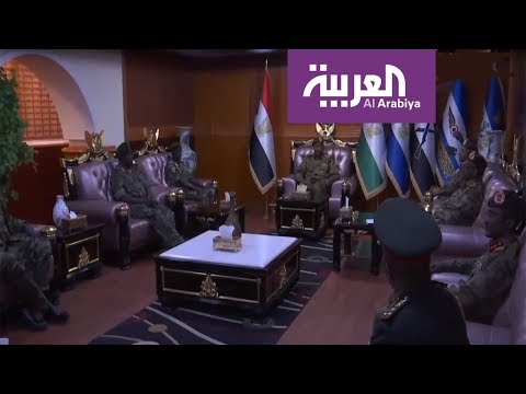 شاهد الصادق المهدي يُحذر المتظاهرين من إثبات ذاته حال استفزازه