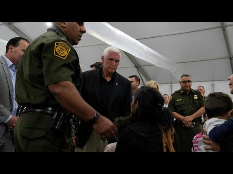 مهاجرون يهتفون أمام نائب الرئيس الأميركي لا مكان للاستحمام