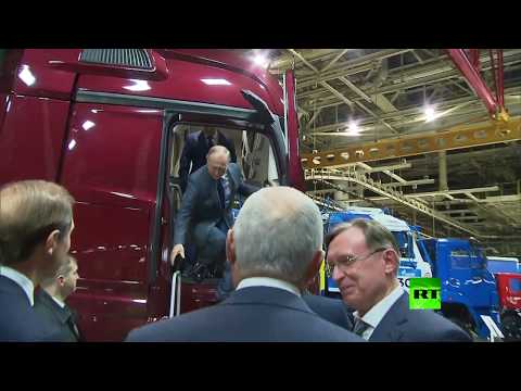 شاهد فيديو جديد يظهر الرئيس الروسي وهو يتعرف على مميزات شاحنة كاماز 2020