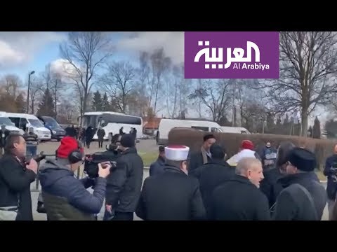 شاهد وفد من علماء المسلمين برئاسة أمين رابطة العالم الإسلامي يزور موقع الهولوكست
