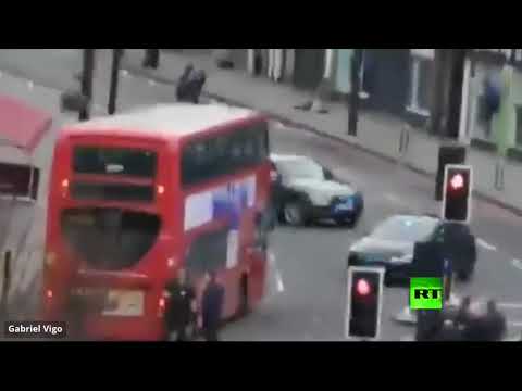 شاهد حادث طعن في لندن تصفه الشرطة بـالإرهابي