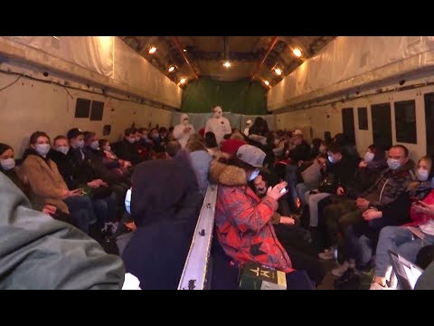 شاهد أول طائرة نقل عسكرية تجلي مواطنين من ووهان الصينية