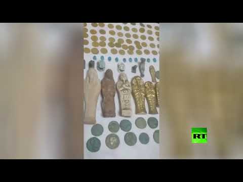 شاهد توقيف مواطن بحوزته عشرات التماثيل في صعيد مصر