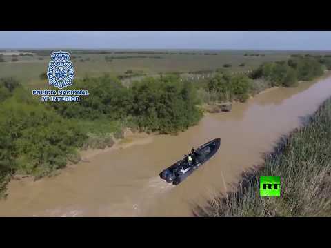 شاهد الشرطة الإسبانية ترصد قارب المخدرات باستخدام الدرون