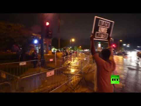 شاهد مواجهات عنيفة بين محتجين أميركيين وعناصر الشرطة في مينيسوتا