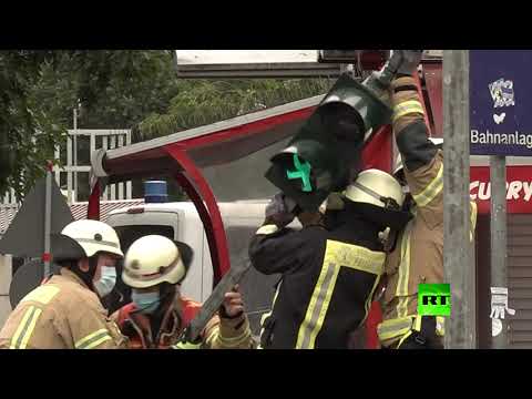 شاهد 7 مصابين جراء دهس سيارة حشدًا من المواطنين في برلينلا