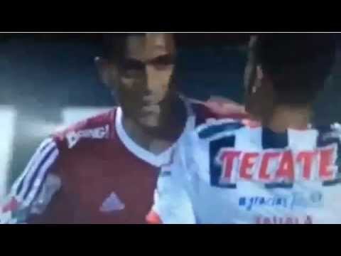 شاهد واقعة عضّ جديدة على طريقة سواريز