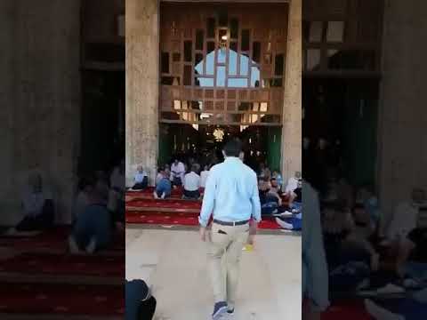 شاهد كيف تدفق عشرات الالاف من الفلسطينين للمشاركة في صلاة الاضحى في المسجد الاقصى الشريف