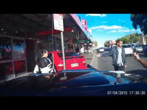 بالفيديو سائق يلصق تهمة الحادث بآخر