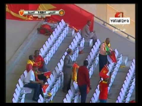 بالفيديو مشجّع سوادني ينام خلال مباراة المريخ