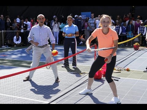 شاهد الرئيس أوباما يمارس لعبة التنس في لقطة طريفة