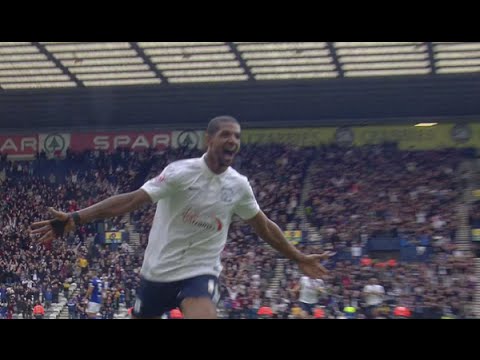 شاهد هدف خرافي سُدد من منتصف الملعب