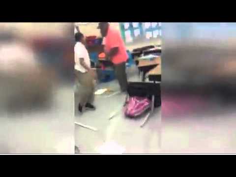 بالفيديو معلم أميركي يضرب تلاميذه بقسوة بحزامه الخاص