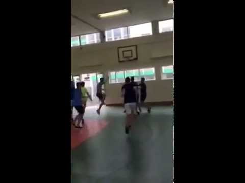 بالفيديو تناقل مذهل لكرة السلة برؤوس اللاعبين