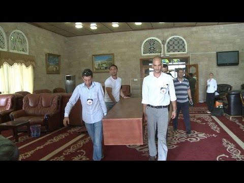 بالفيديو لحظات قبل وصول جثة الطيار المغربي ياسين البحتي