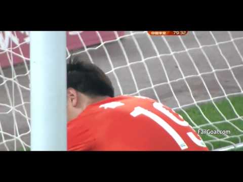 شاهد مهاجم يهدر هدفًا سهلًا في الدوري الصيني