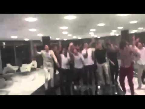 بالفيديو ستيفن جيرارد يرقص في دبي
