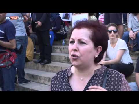 بالفيديو احتجاجات على العنف ضد المرأة في بيروت