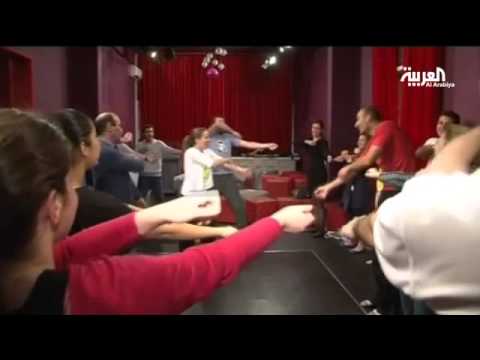 شاهد تمارين التنفس والضحك تساعد في شد المعدة