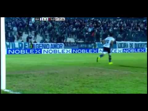 فيديو حارس سان لورينزو يمارس السحر لحماية مرماه