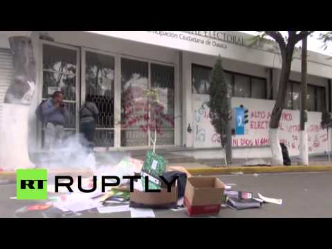 فيديو معلمون يحرقون مبنى معهد الانتخابات القومي في المكسيك