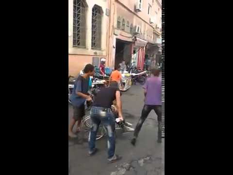 بالفيديو أسلحة بيضاء تنتشر في شارع لبرانس بمراكش