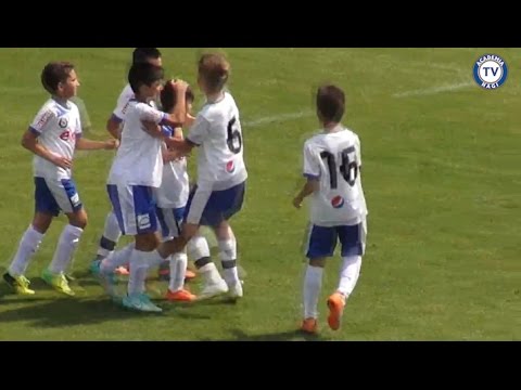 شاهد لاعب صغير من رومانيا يسجل هدفًا على طريقة مارادونا