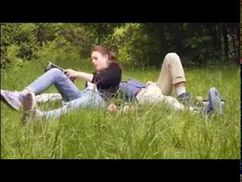 بالفيديو أسرع طريقة لتحويل الحذاء العادي إلى عجلات