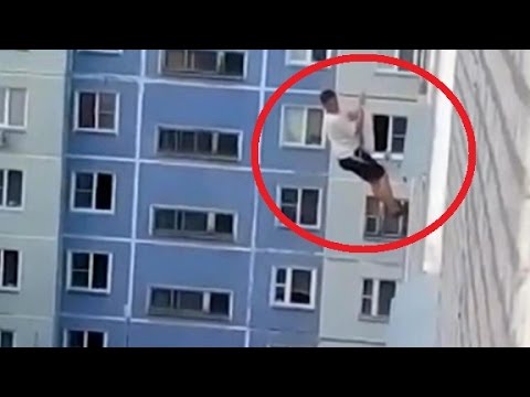 روسي يتعلق بنافذة في الدور الثامن لإقناع فتاة بحبه لها