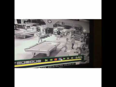 فيديو لحظة الاعتداء على إماراتيين بالسيوف