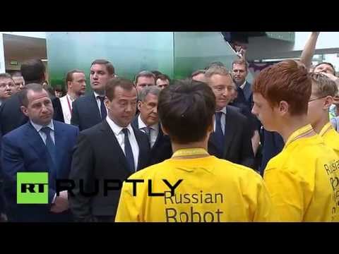 رئيس الوزراء الروسي يفتتح الأولمبياد العالمي في الروبوتات