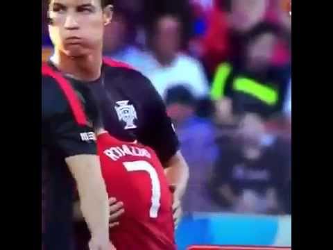 بالفيديو رونالدو يتعاطف مع طفل ويوقّع على قميصه