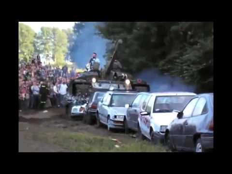 بالفيديو دبابة بولندية تحطم 22 سيارة