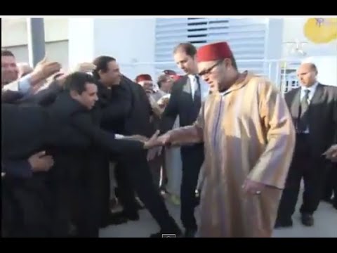 فيديو لقطة طريفة بين الفنانين المغاربة والملك محمد السادس