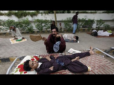 بالفيديو موجة الحر تودي بحياة المئات في باكستان