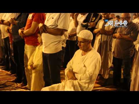 بالفيديو شاهد صلاة التراويح في مسجد في الرباط