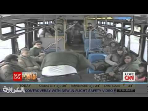 فيديو مشاجرة عنيفة داخل حافلة تثير رعب الركاب