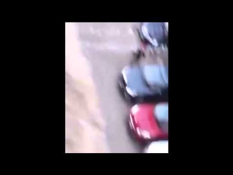 شاهد خناقة عنيفة في شارع شهاب تنتهي بإصابة شخص