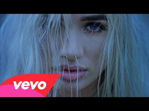 كليب براون وميا يحقق نصف مليون مشاهدة