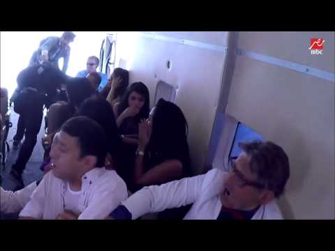 انهيار مصطفى كامل في الطيارة