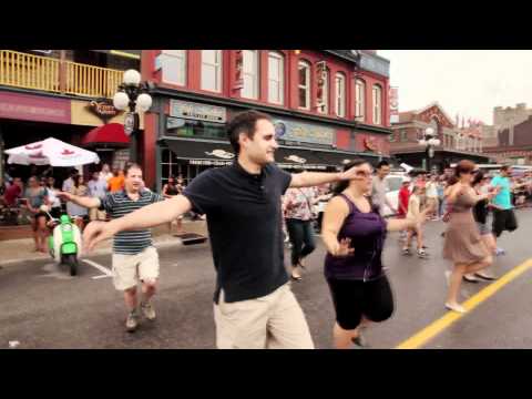 ظهور زوربا اليوناني في مدينة أوتاوا الكندية