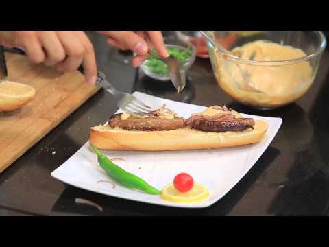 شاهد طريقة عمل سندوتش سجق وعصير خوخ بالأراصيا