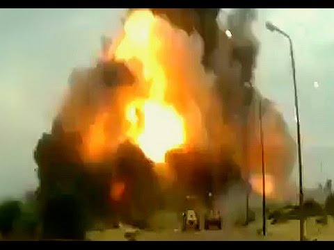 شاهد لحظة تفجير حاجز وآليات تابعة للجيش المصري في سيناء