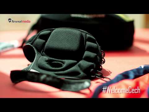 شاهد اللقطات الأولى لبيتر تشيك في أرسنال